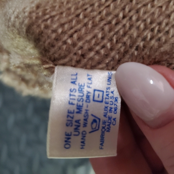 Vinyage Cozy Knit Beanie with Pattern - Picture 3 of 3